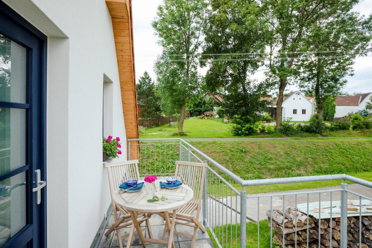 Apartmany Jedovary Trhové Sviny Exteriör bild