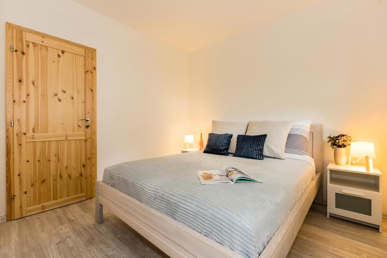 Apartmany Jedovary Trhové Sviny Exteriör bild