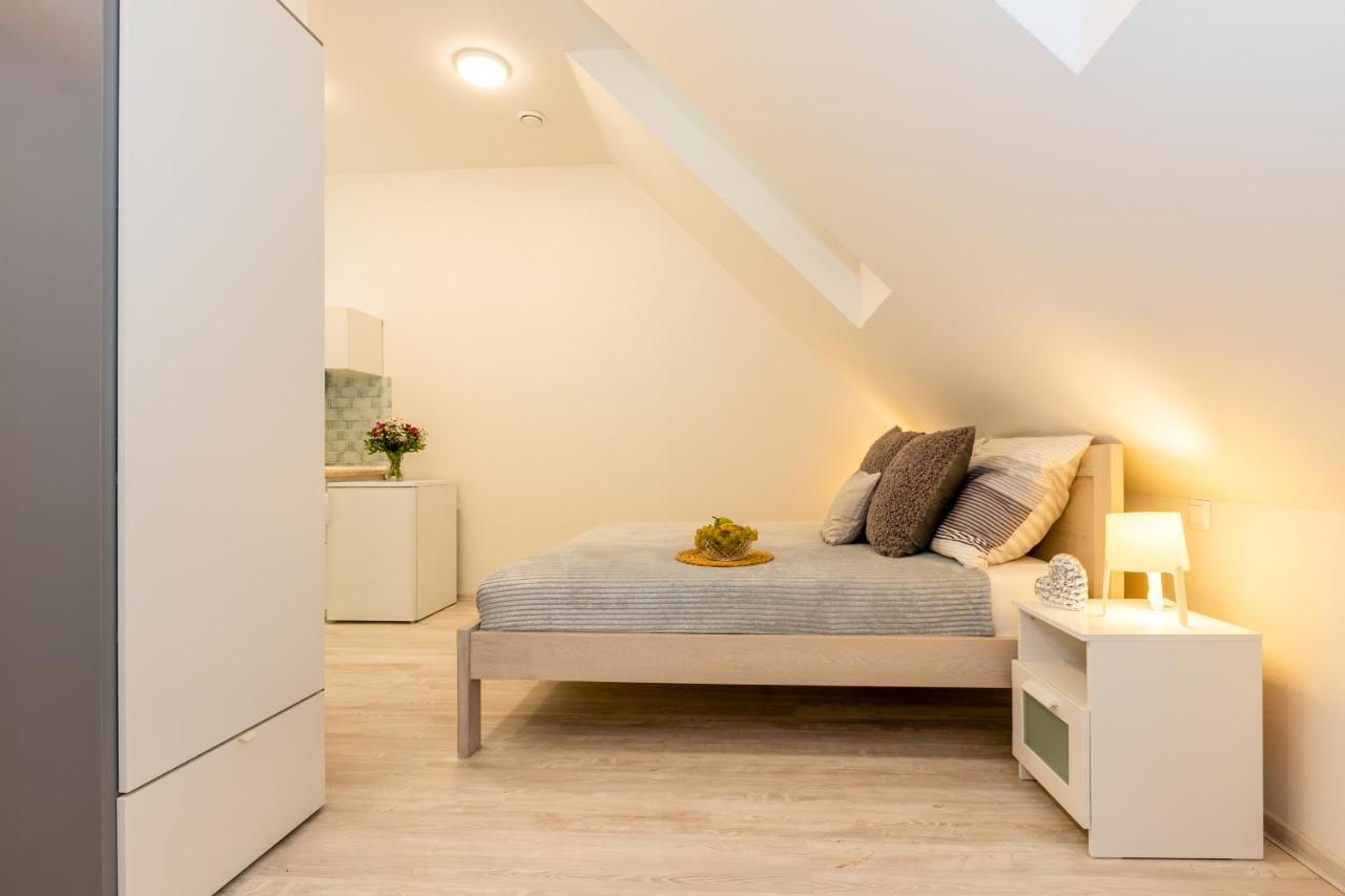Apartmany Jedovary Trhové Sviny Exteriör bild